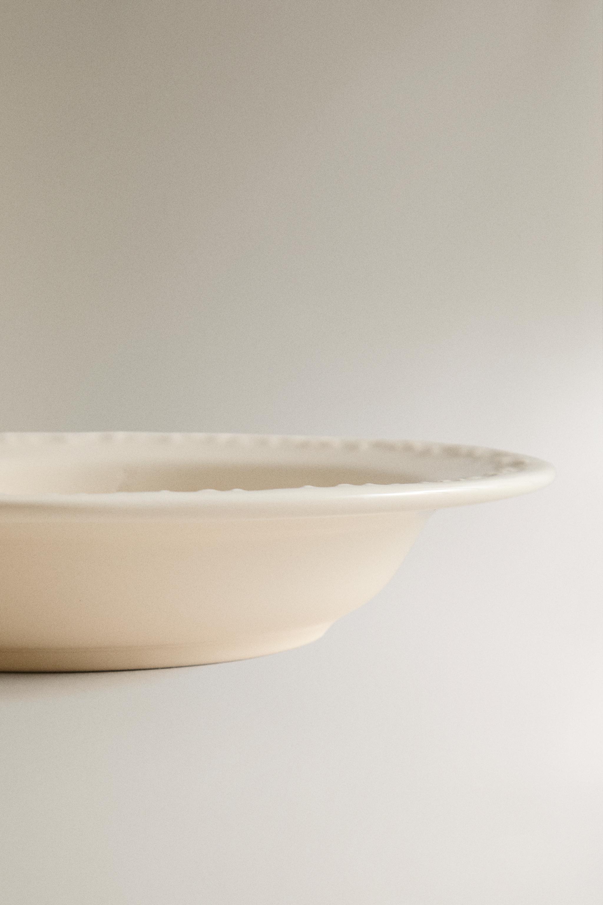EARTHENWARE SOUP PLATE WITH RAISED RIM